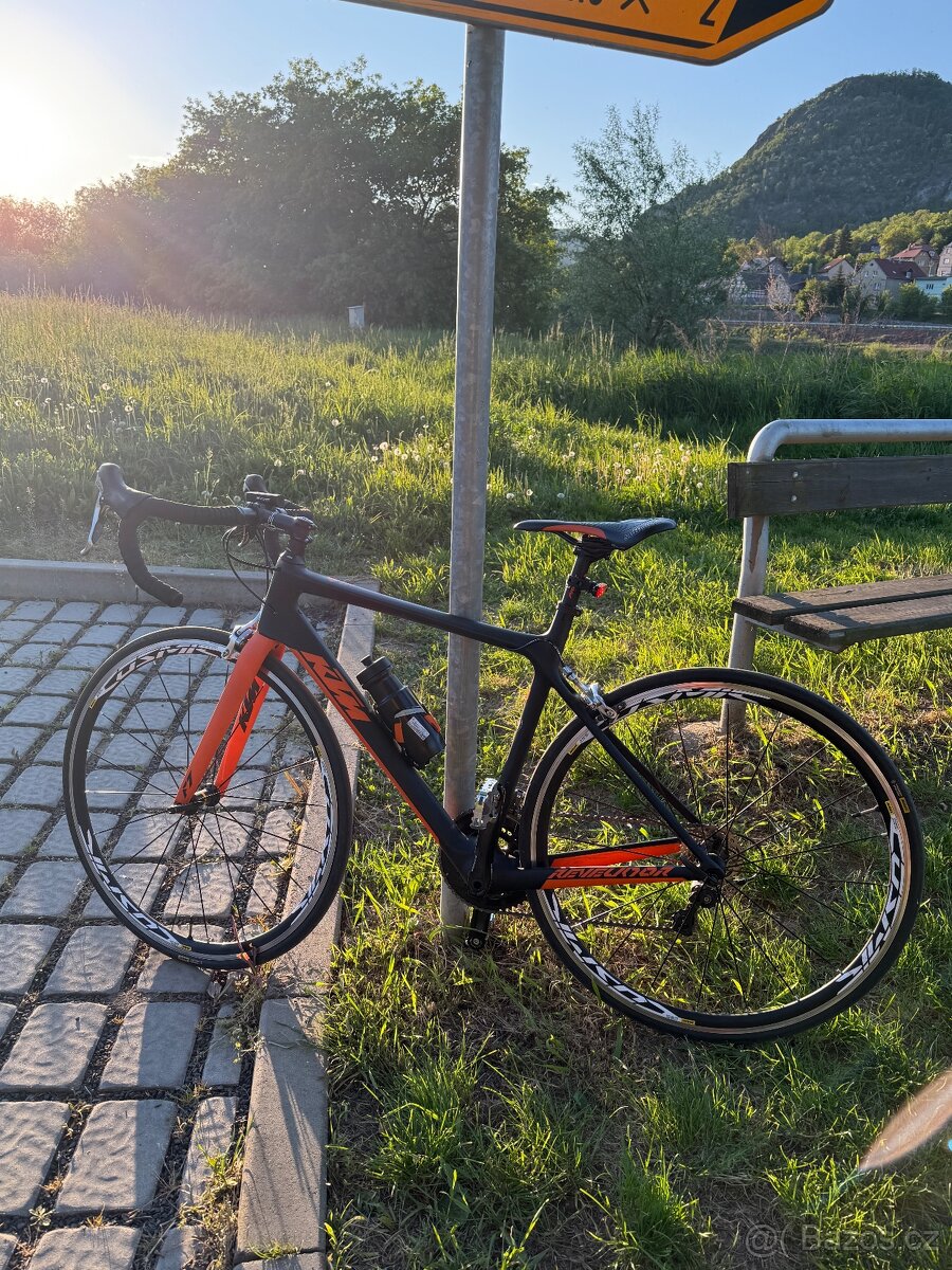 Silniční kolo KTM