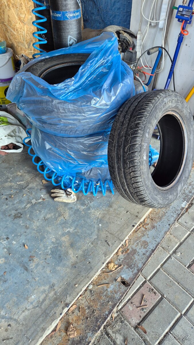 Letni pneumatiky 215/60/r16