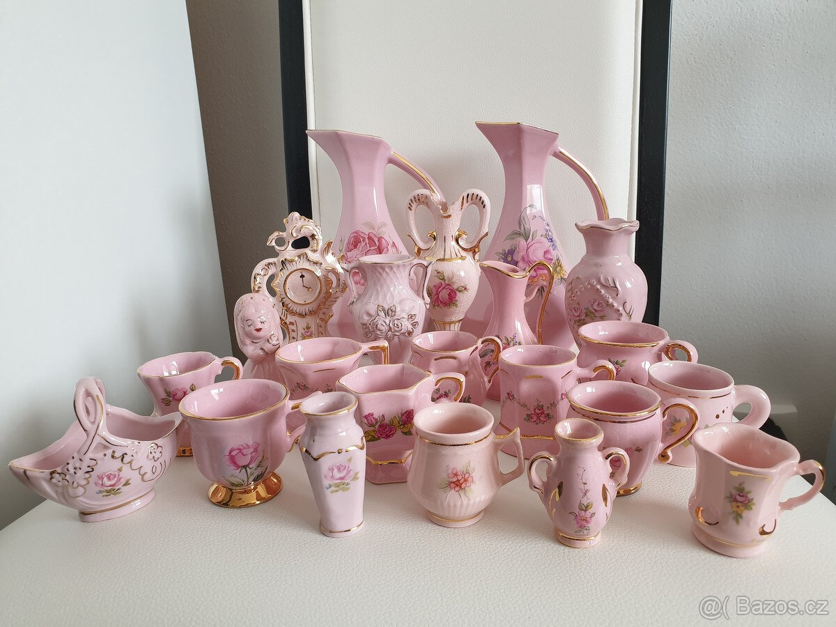 Různé dekorace růžový porcelán retro sada 22ks