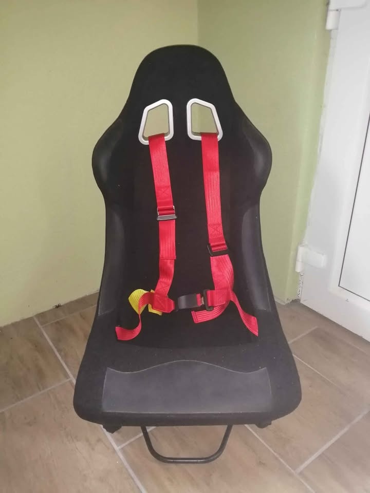 prédám sportovní autosedačku + sport. pásy