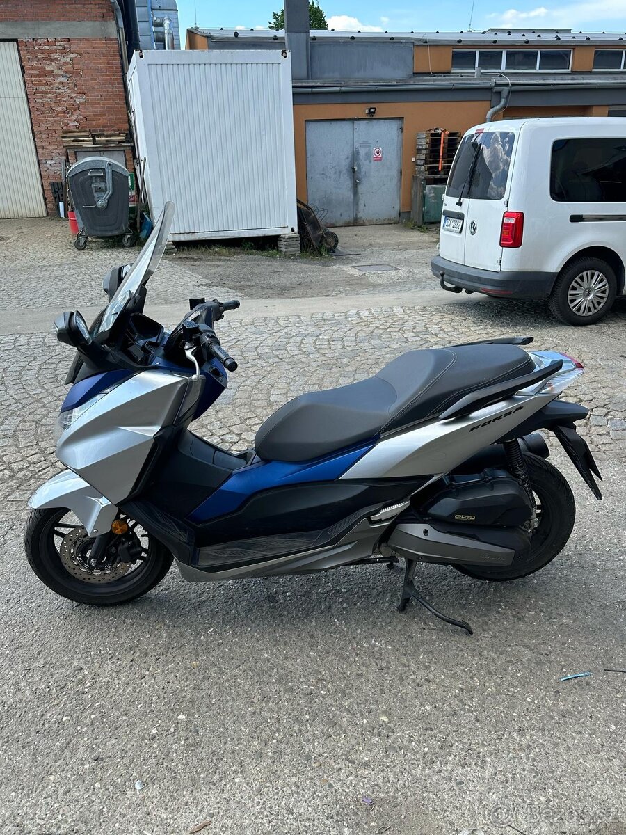 Honda Forza 125 - rv 2017 - najeto 10tkm