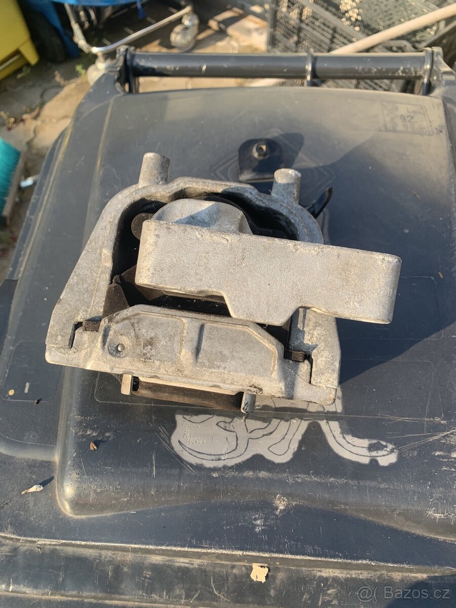 Drzaky motoru vw skoda VICE DRUHU