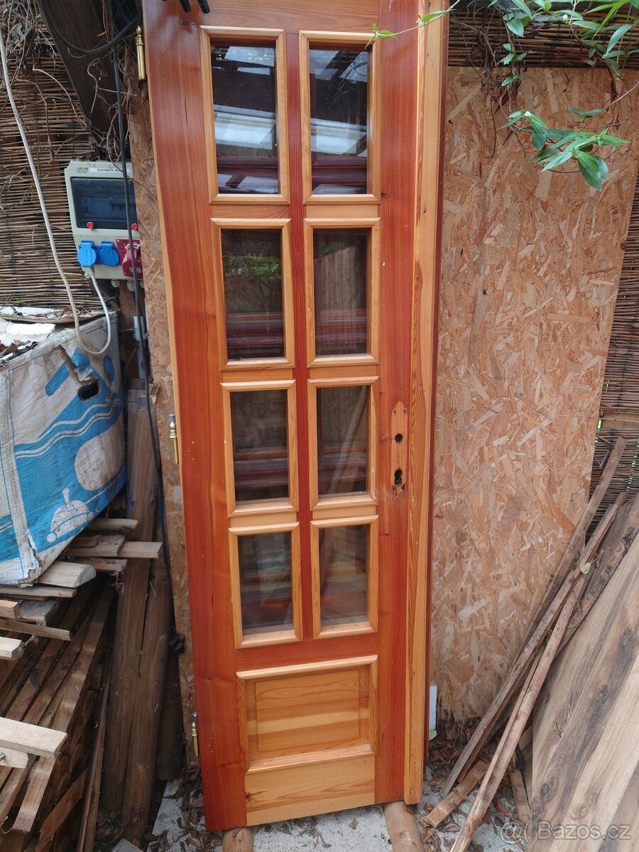 Dvoukřídlé modřínové dveře