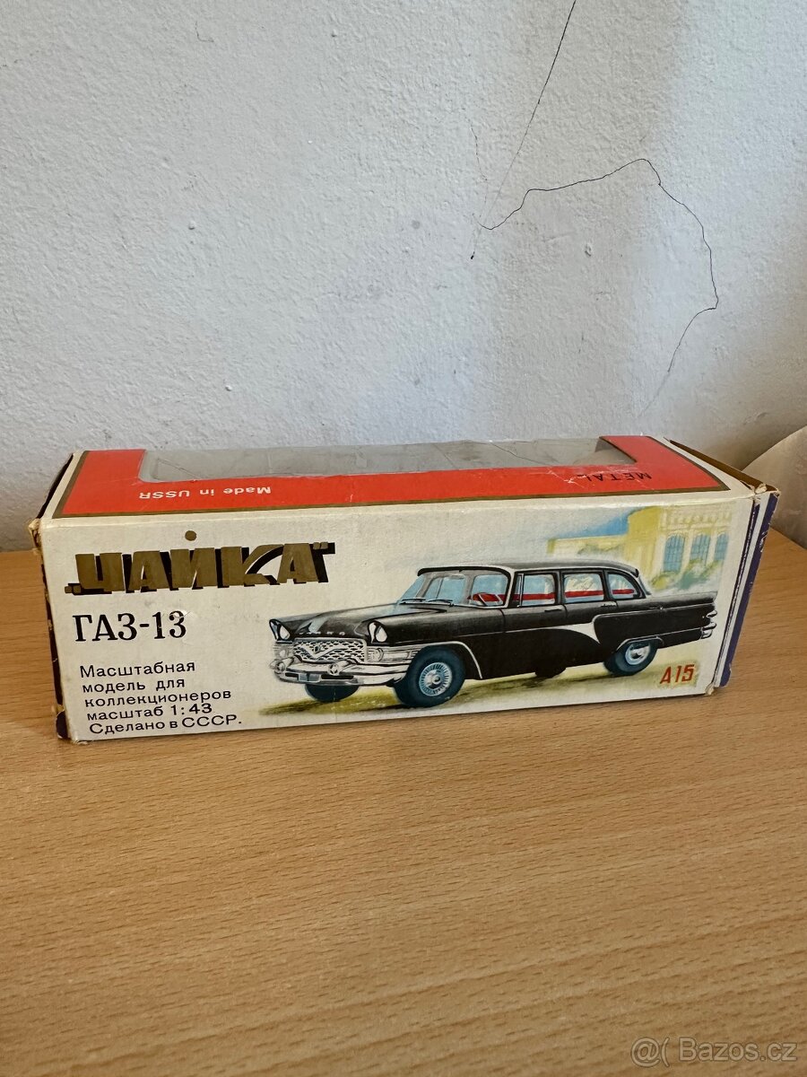 Starý kovový model USSR ČAJKA 1:43