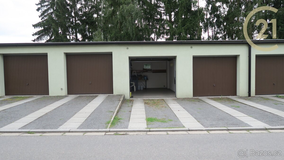 Garáž ve Svitavách, řadová, zděná, ihned k dispozici