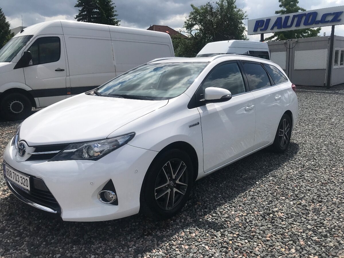 Toyota Auris, 1.8 Hybridní 73 KW,1.MAJ,ČR..