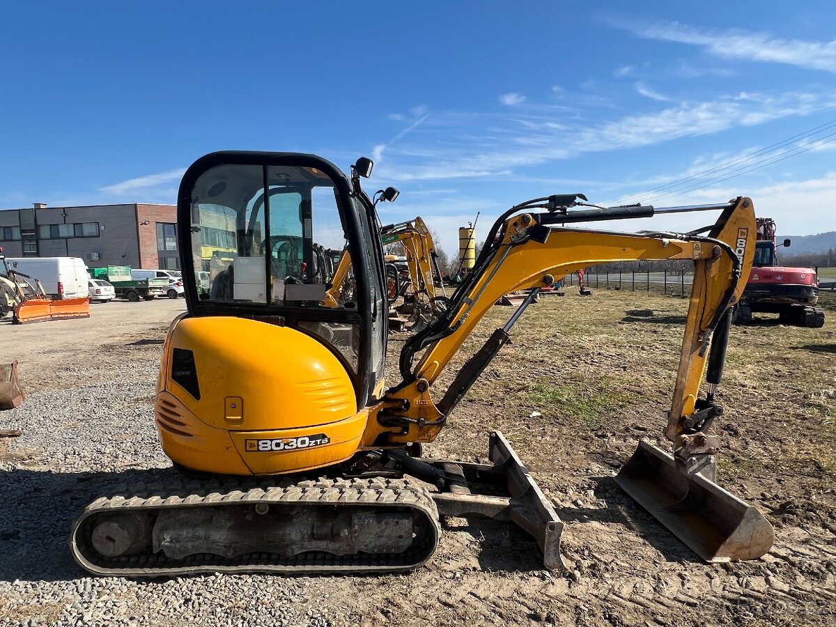 Pásový bagr JCB 8030