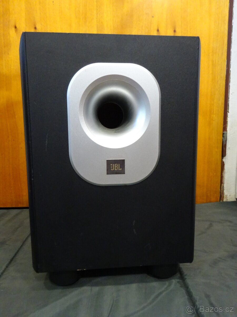 aktivní subwoofer JBL SUB200/230