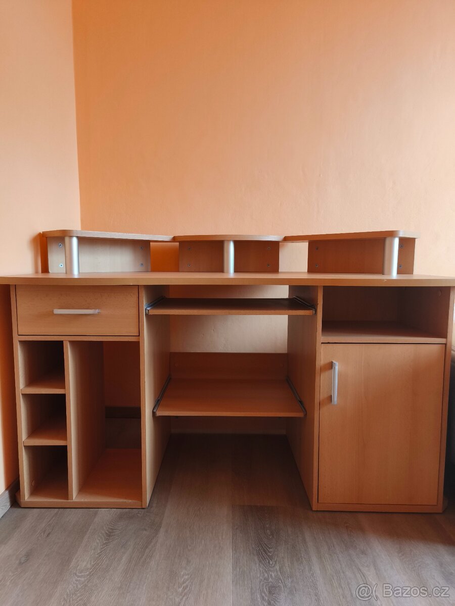 PC stůl