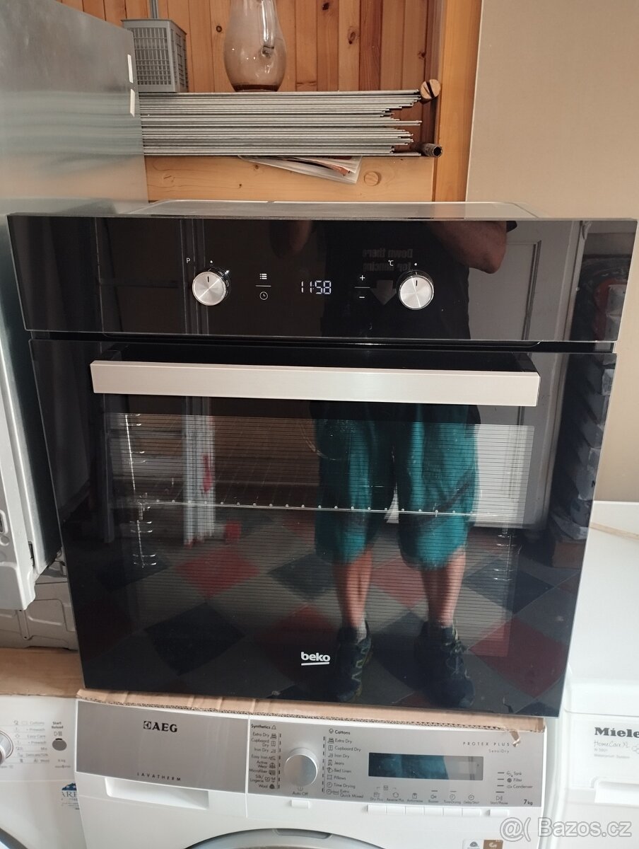 Vestavná trouba Beko