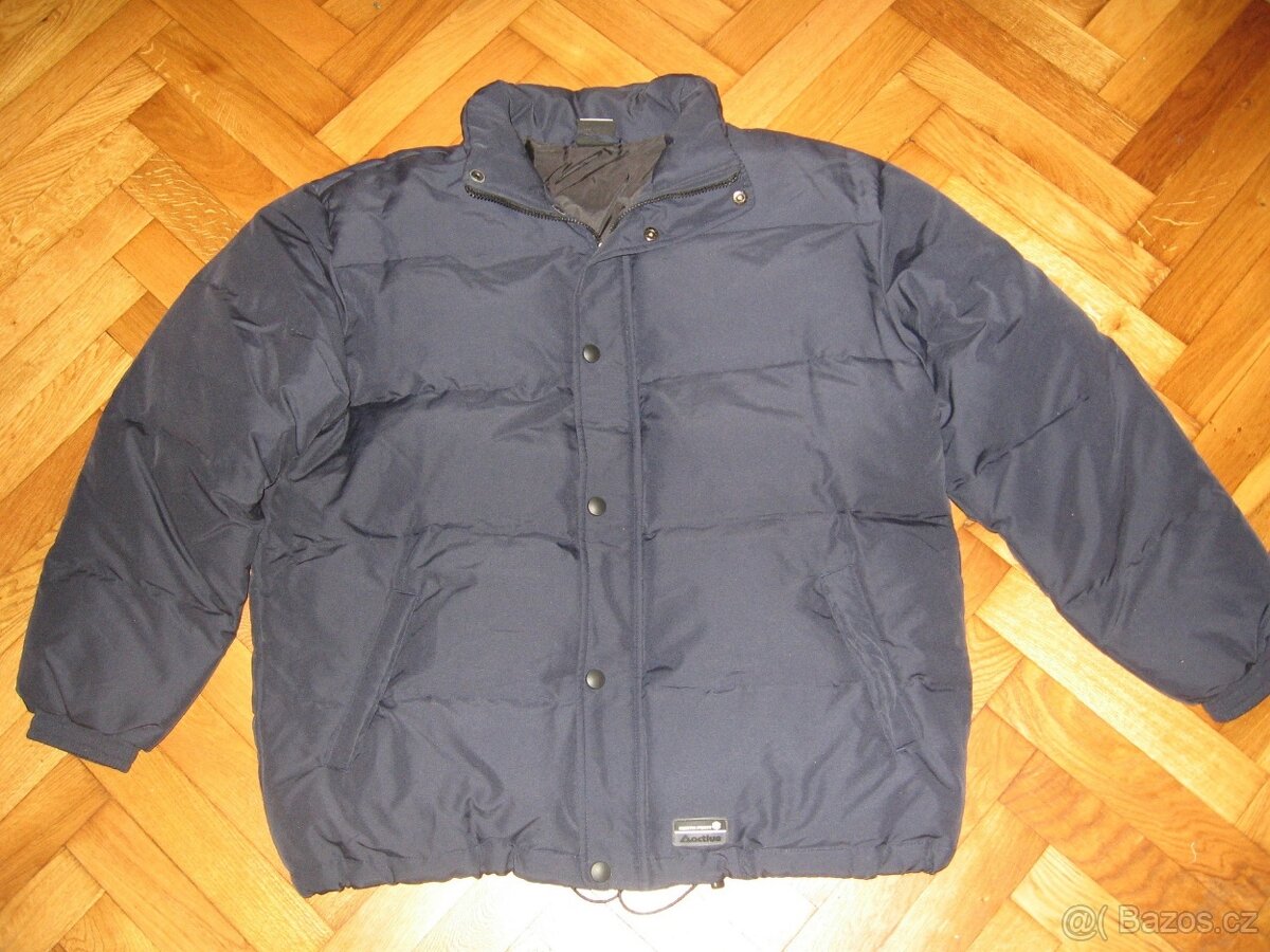 zcela nova XL bunda zn. North Point + 4x super svetry XL