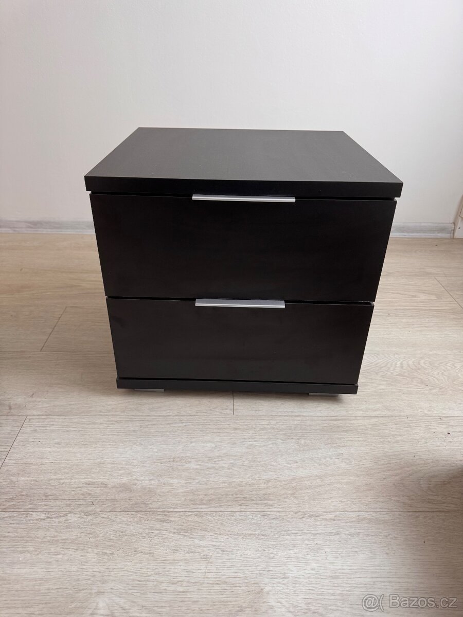 2 noční stolky
