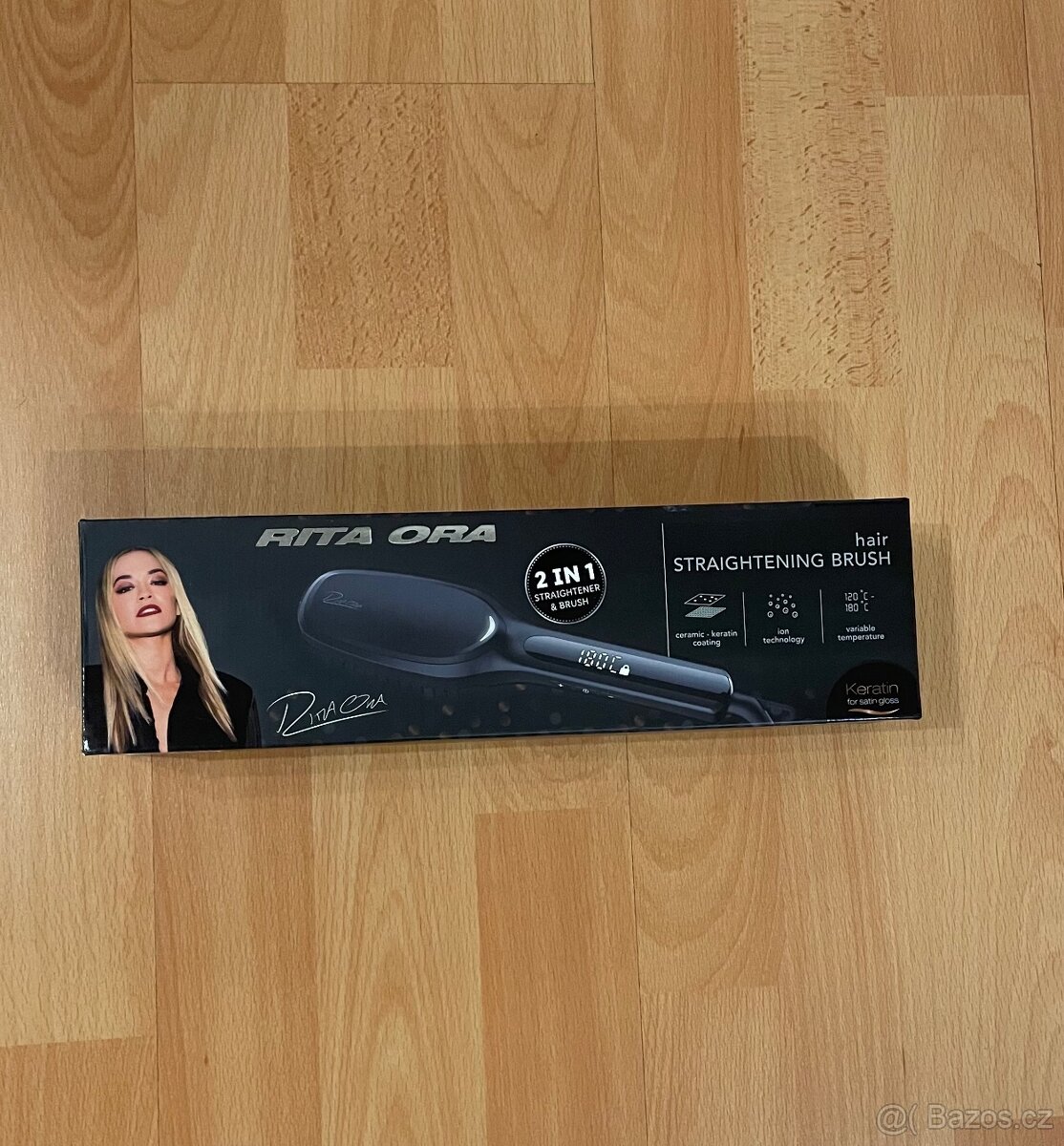 Žehlicí kartáč na vlasy Rita Ora