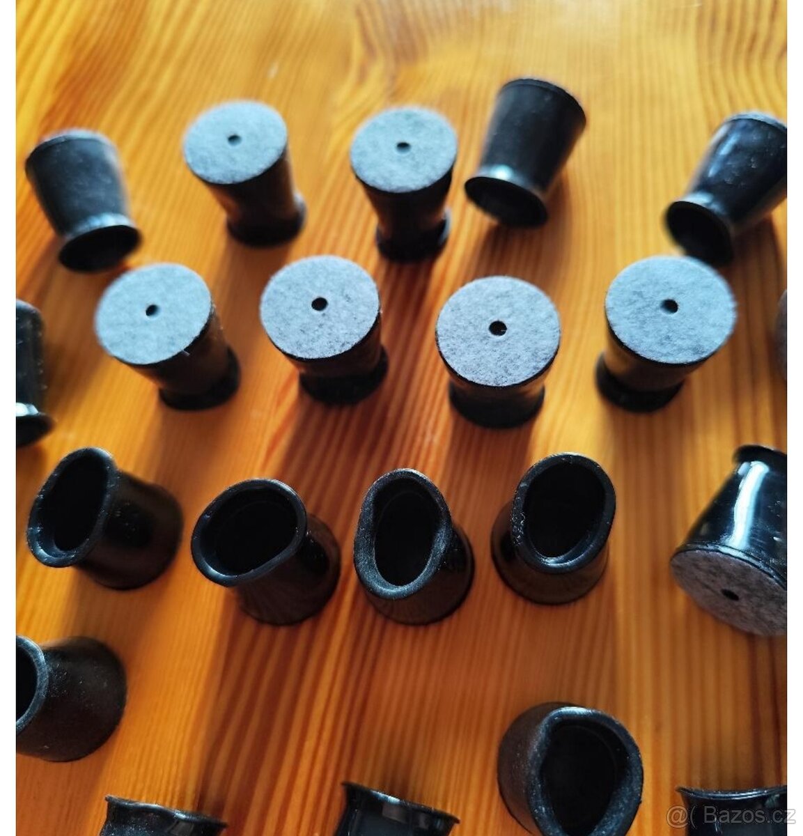 Nove gumove chranice s filcem na nohy zidle