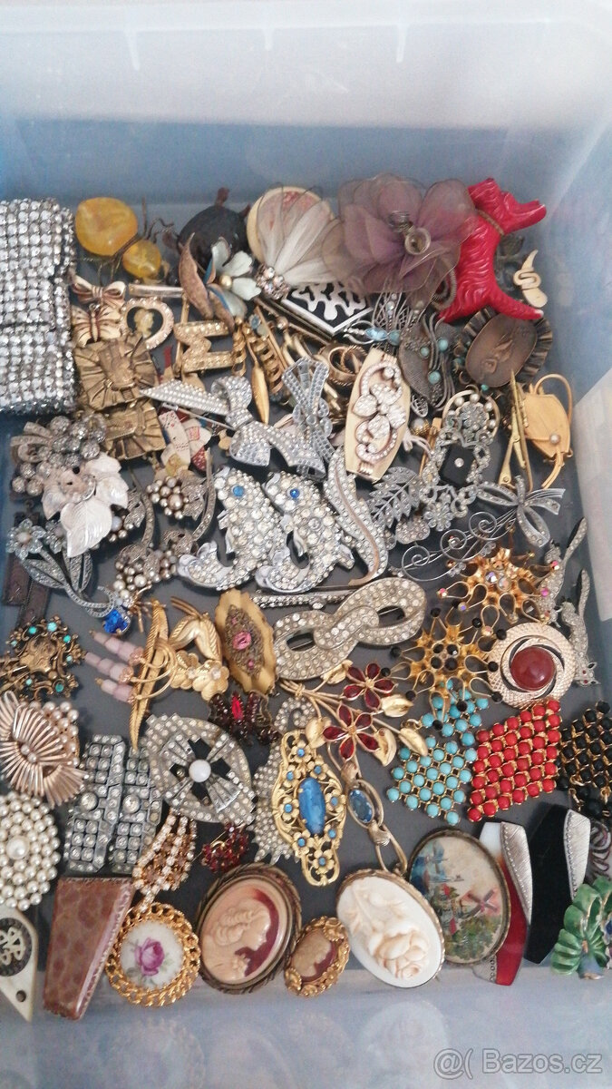 KOUPÍM BIŽUTERII STARŠÍHO DATA,NABÍDNĚTE