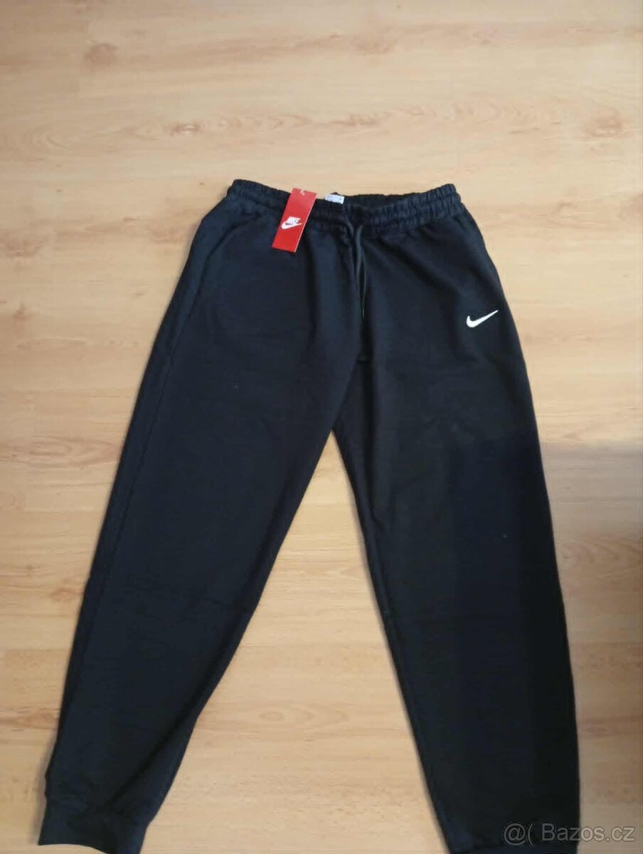 Pánské tepláky nike