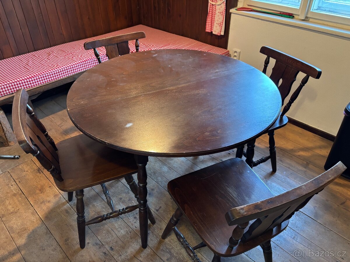 Jídelní stůl se židlemi Retro