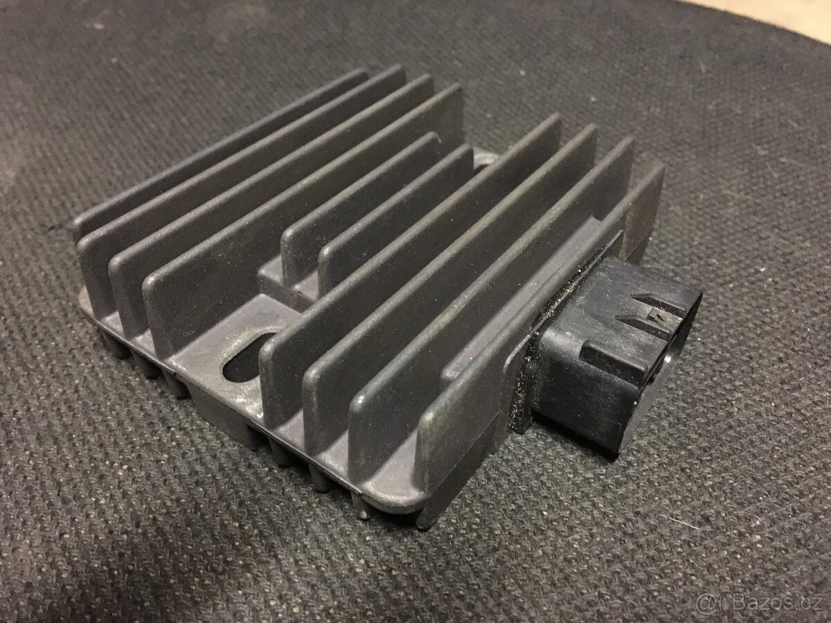 Regulátor dobíjeni Tourmax