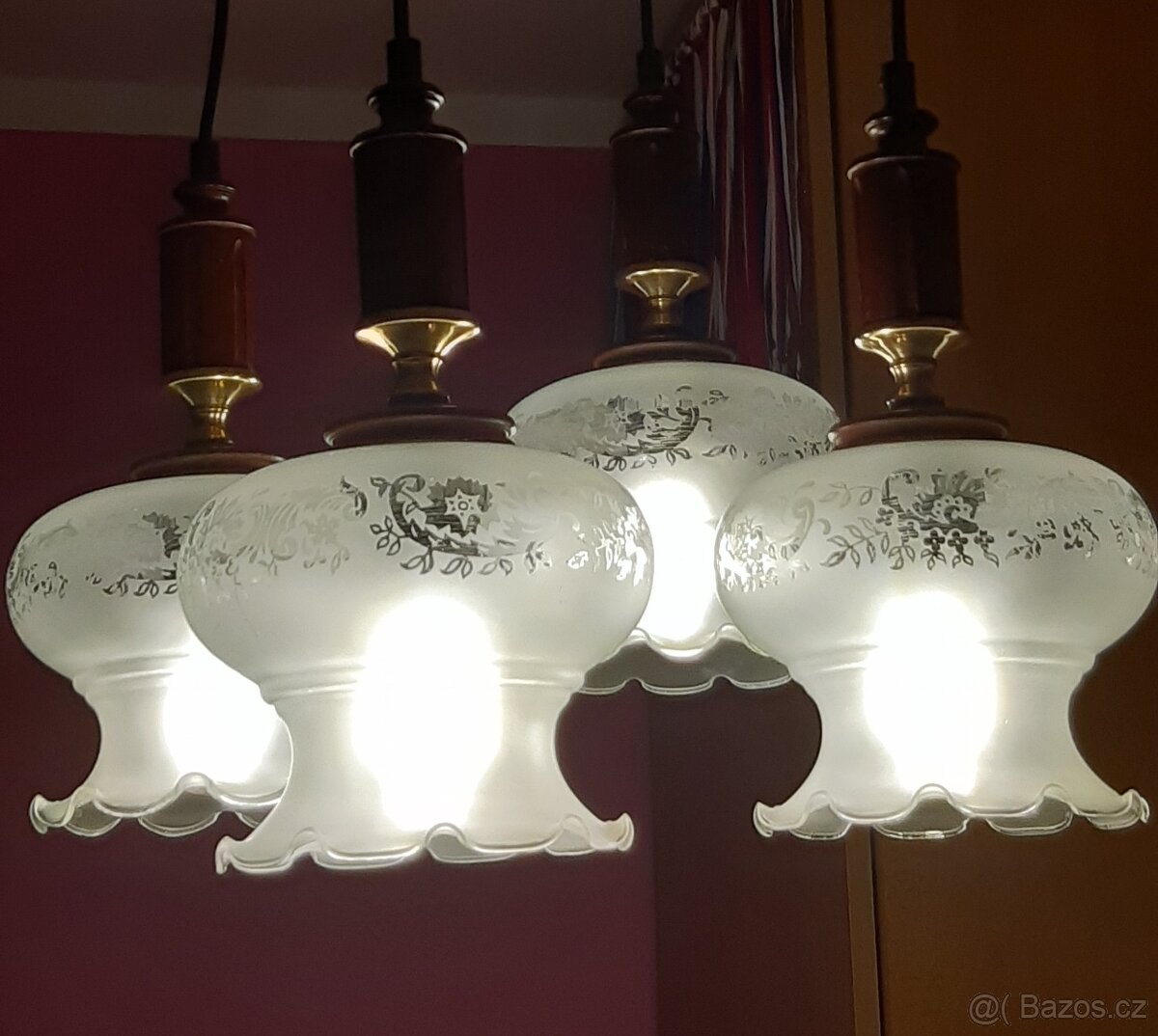 Lustr s visícími světly