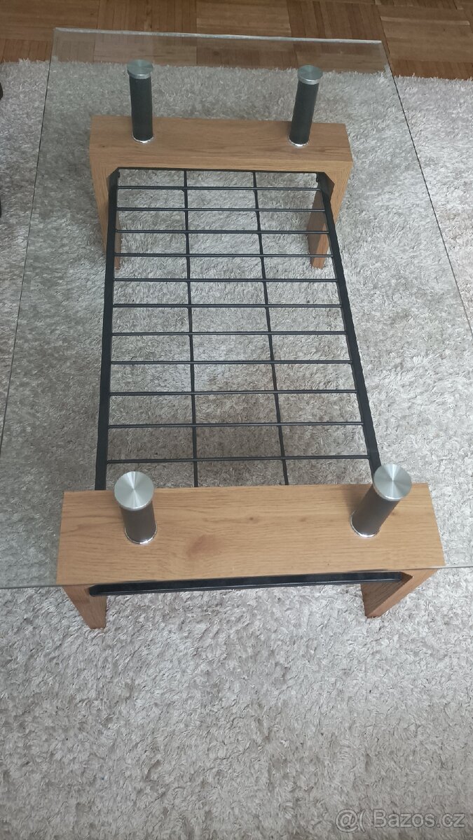 Prodám nový konferenční skleněný stůl