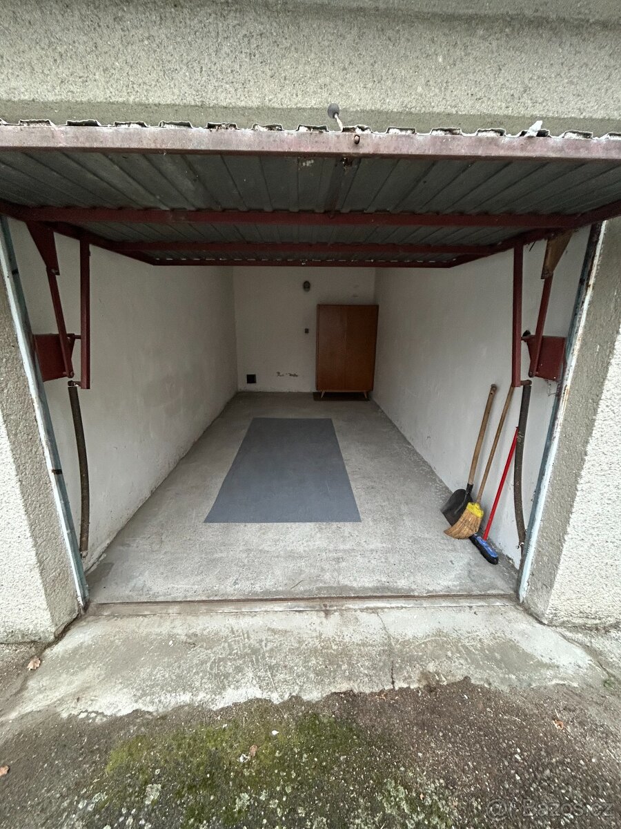 PRODEJ GARÁŽE HNĚVOTÍNSKÁ