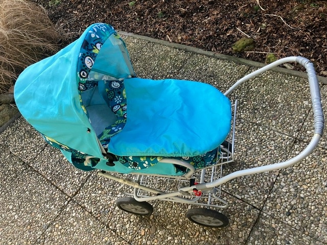 Kočárek na panenky