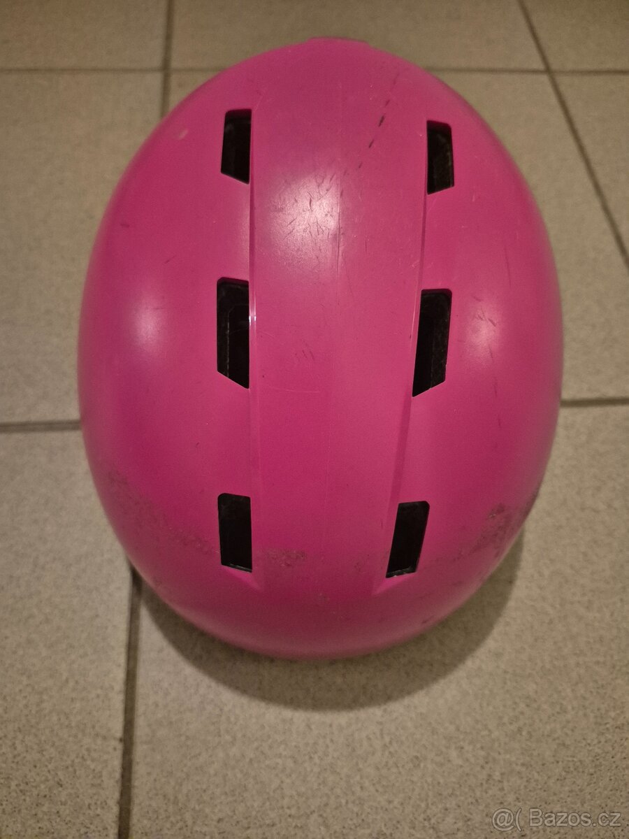 Helma na lyže