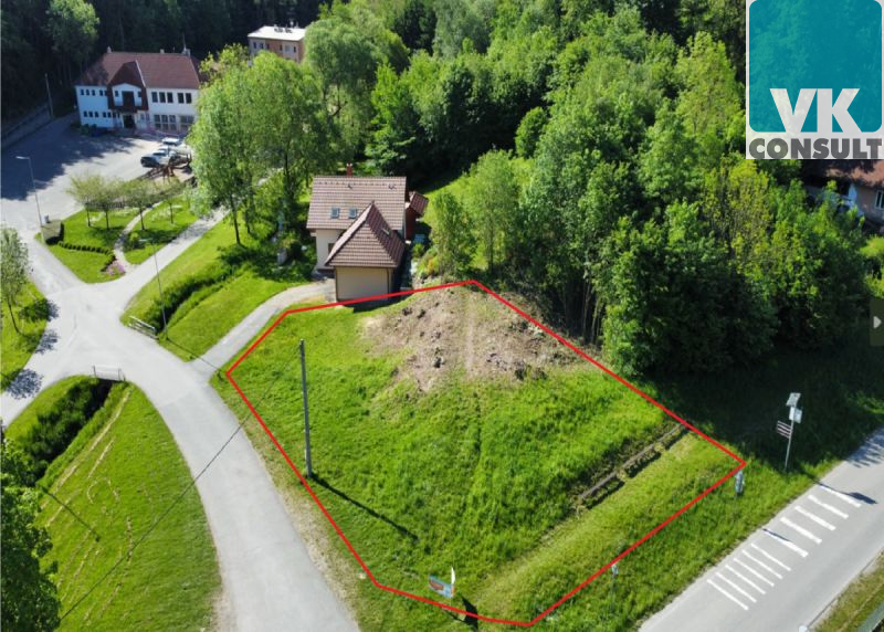 Prodej pozemku 1001 m2 k bydlení v obci Horní Újezd