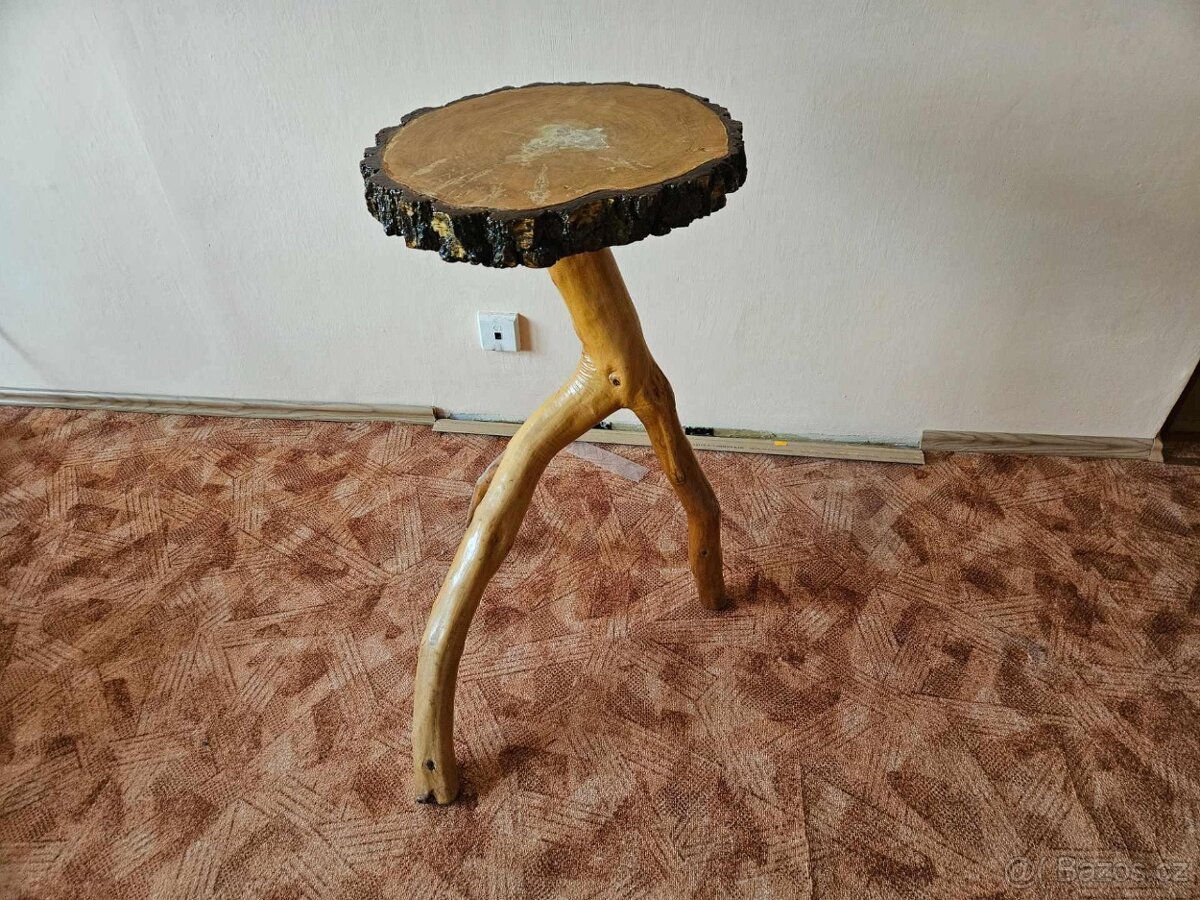 Stůl stolek odkládací samorost dřevěný dřevo masiv