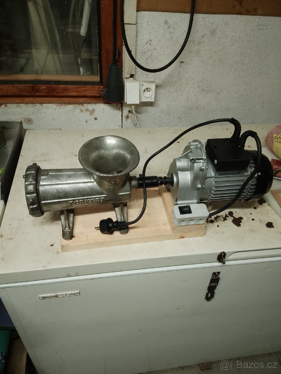 Elektrický mlýnek na maso Porkert č 32