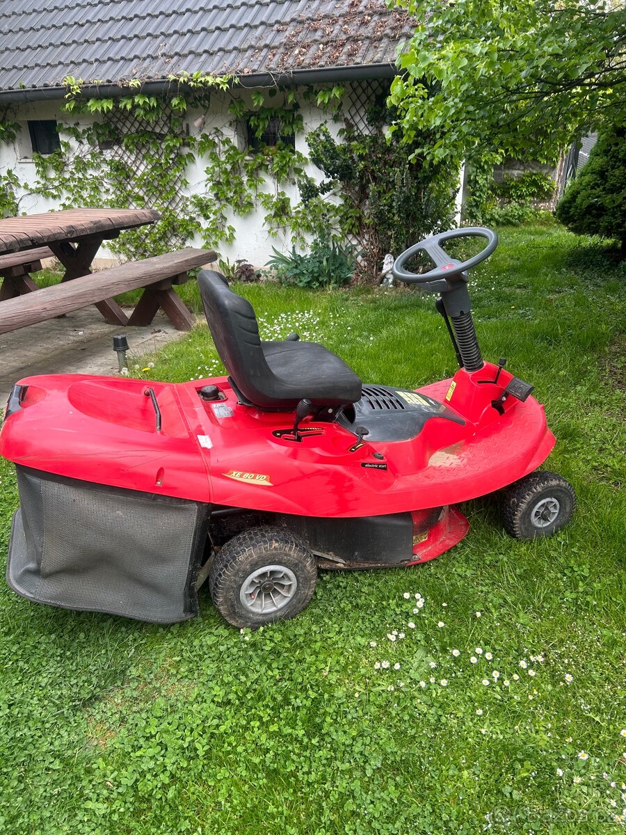 Zahradní traktůrek Mountfield