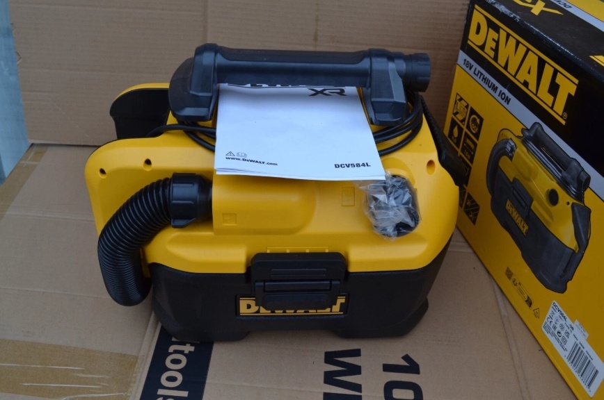 Nový AKU vysavač DeWALT DCV548L