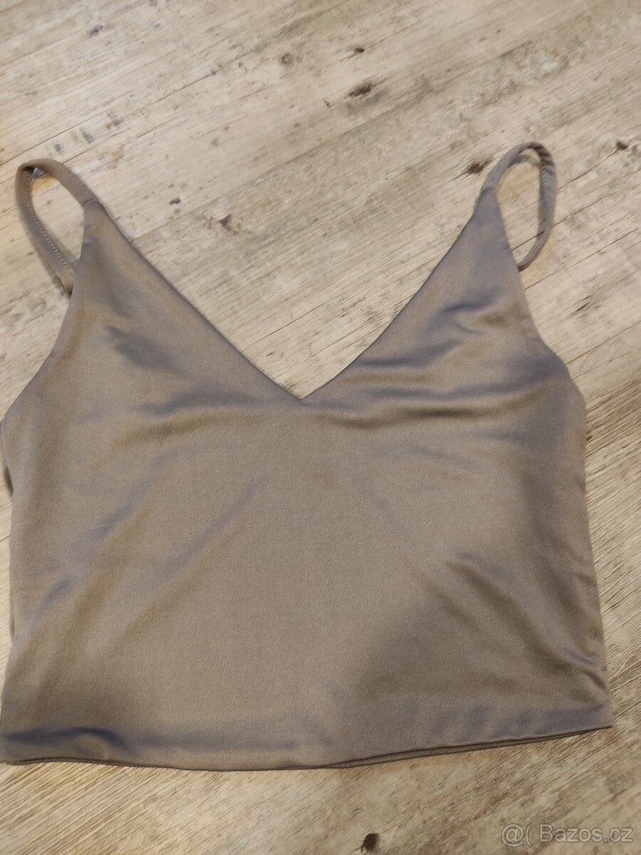 Šedý top