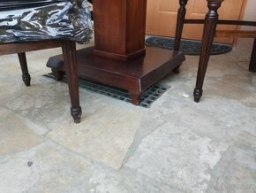 Starož.stolek a tři židle po renovaci.