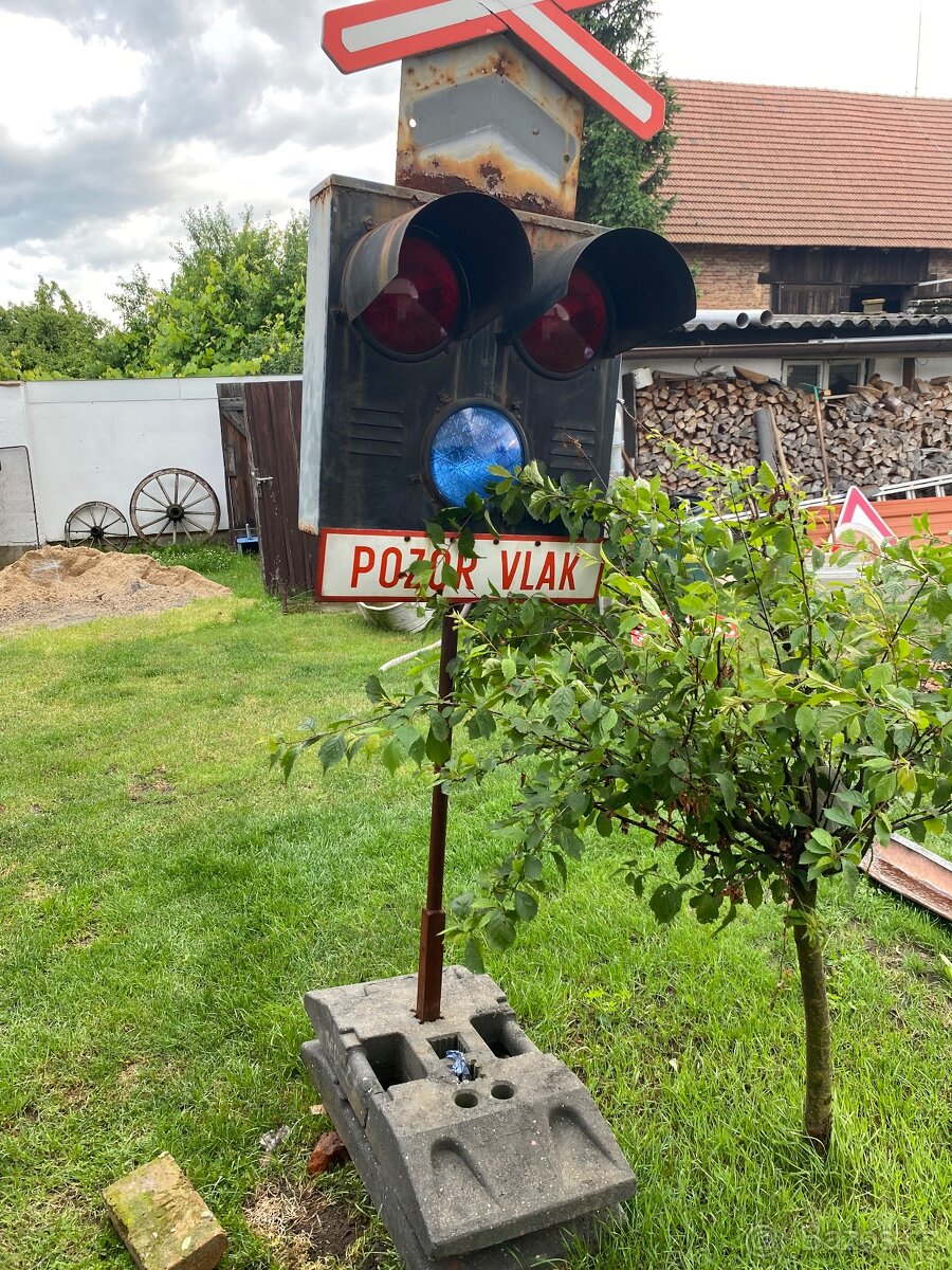 Výstražník železniční AŽD 71