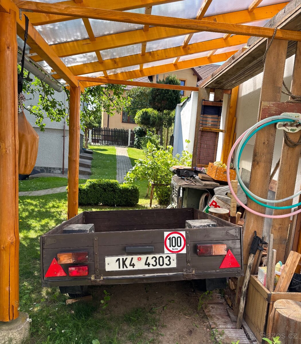 Přívěsný vozík za auto
