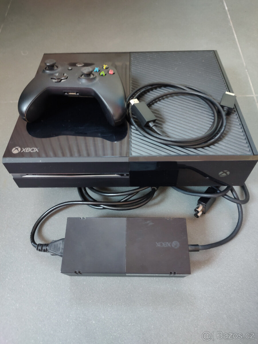 Xbox One 500GB, originální ovladač, kabely, hra
