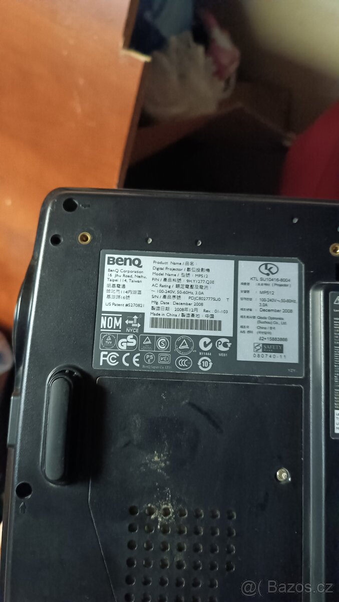 Funkční dataprojektor BENQ MP512