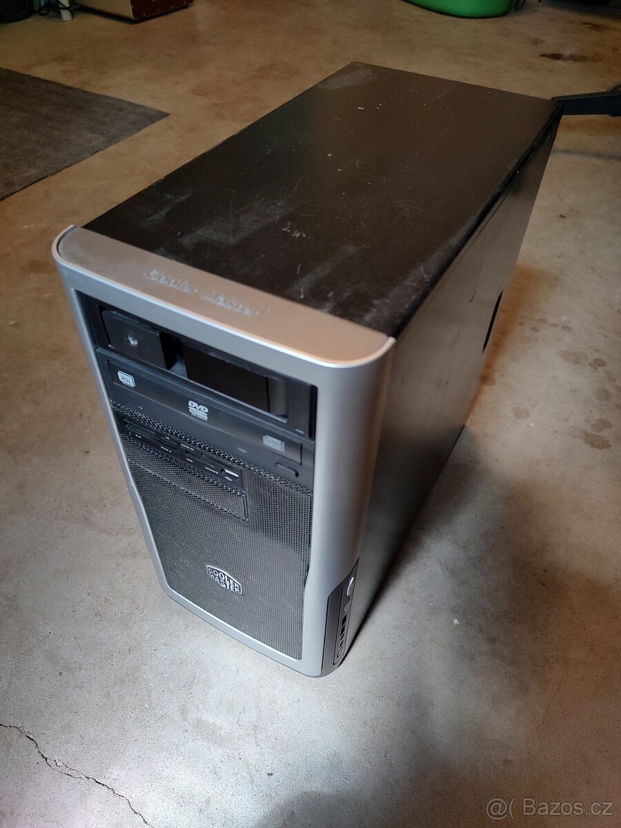 PC skříň CoolerMaster včetně zdroje.