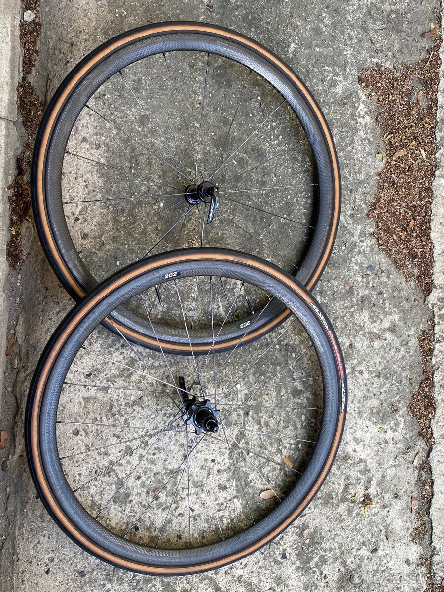 Karbonová kola Zipp 202, galusky 28mm