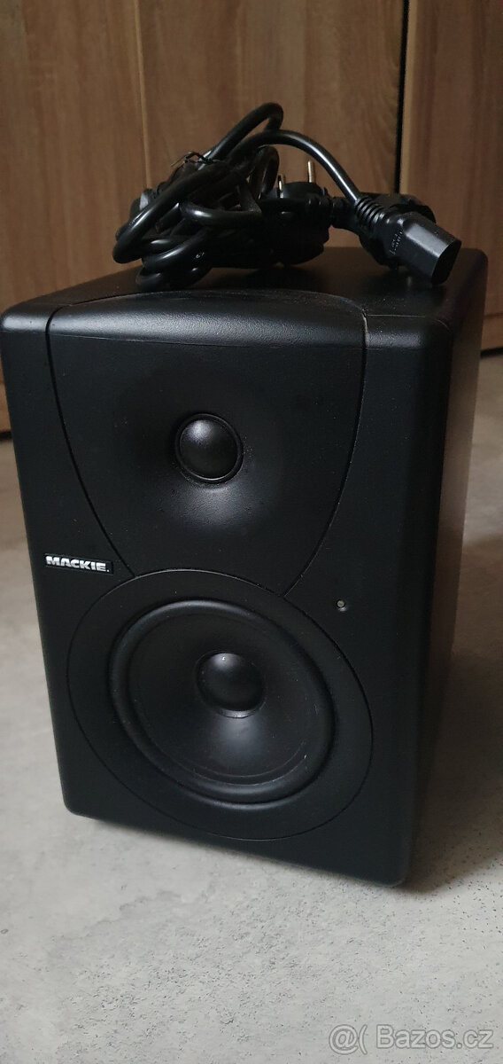 Mackie MR5