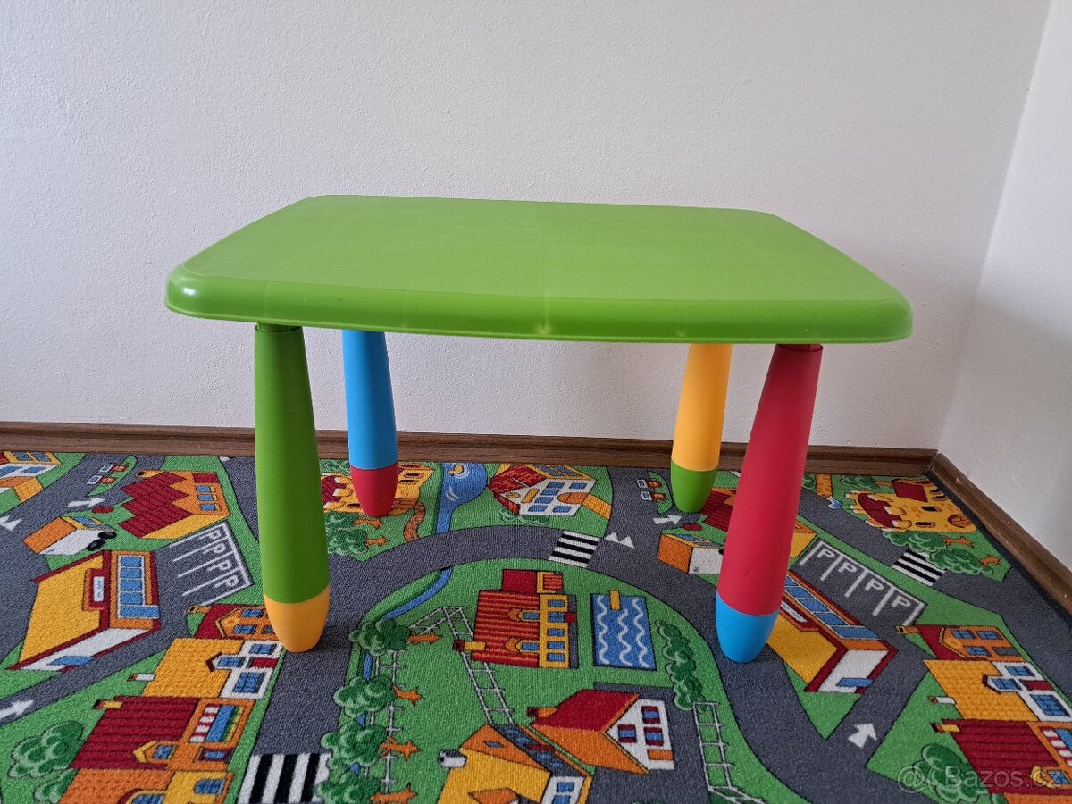 Dětský plastový stolek