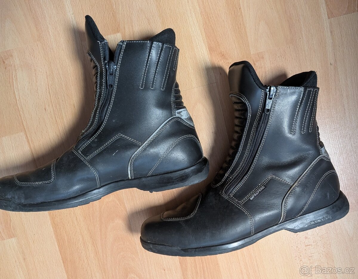 Motorkářské boty