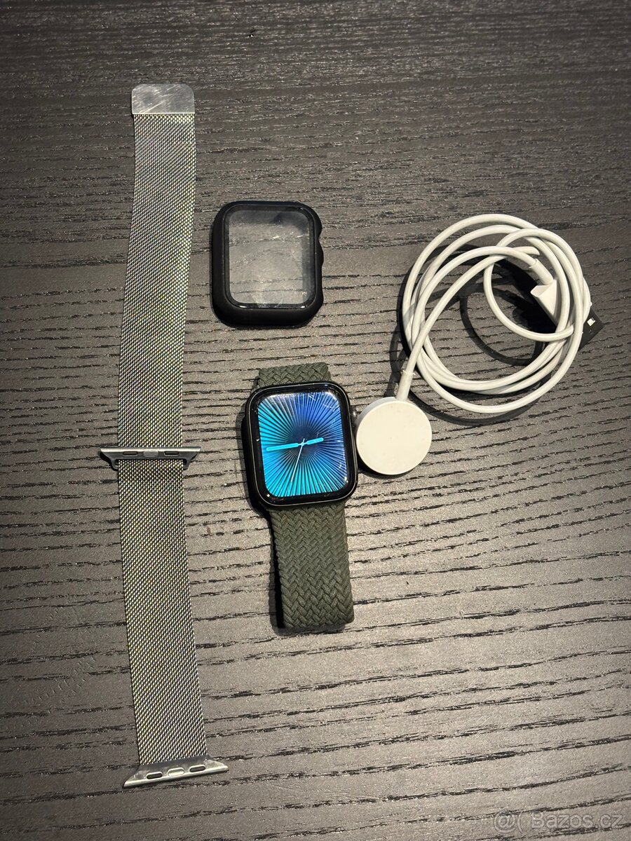 Apple watch SERIES 6 44mm + dva řemínky, sklíčko a kabel