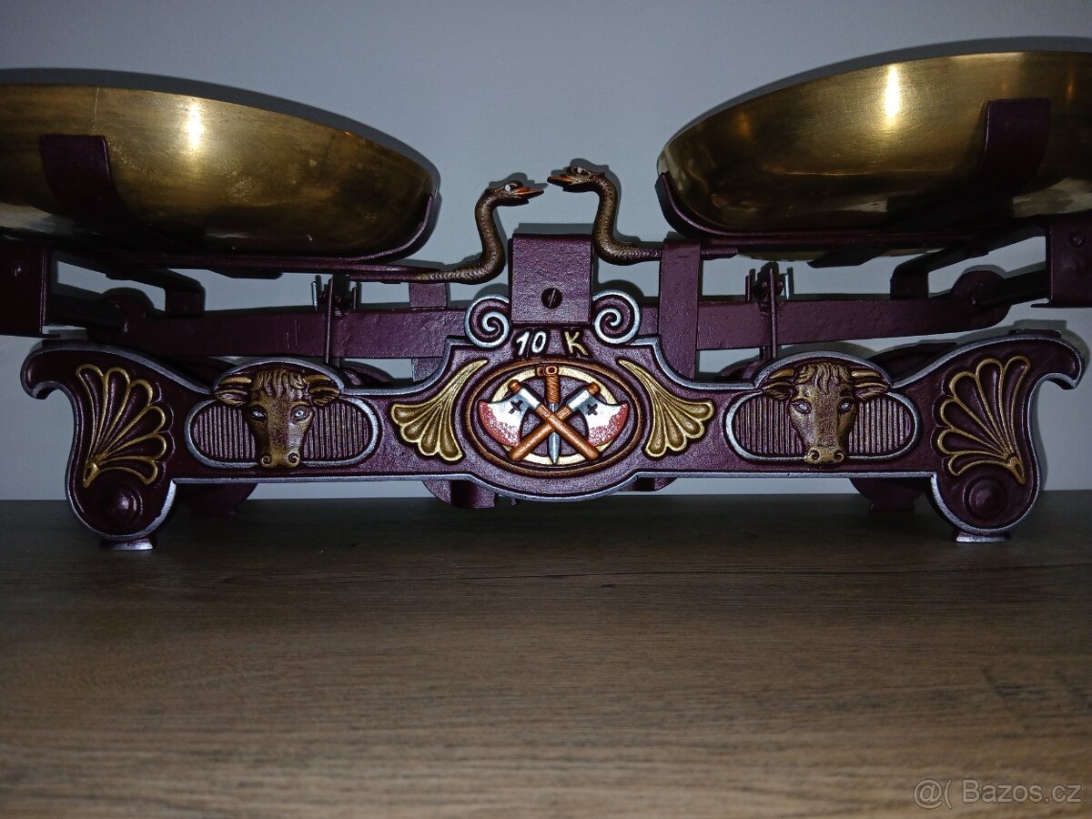 Staré řeznické váhy.Top.