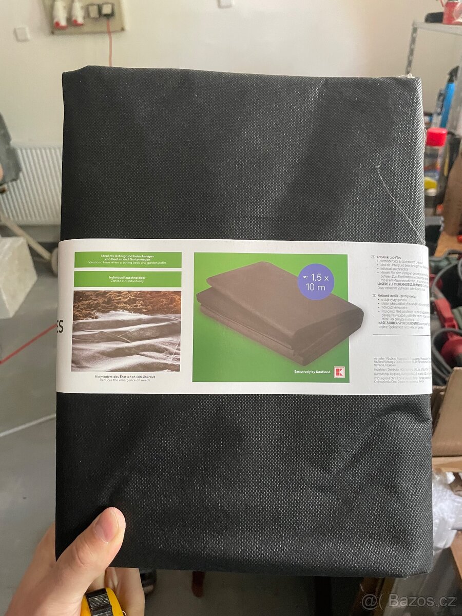 Netkaná textilie na záhon