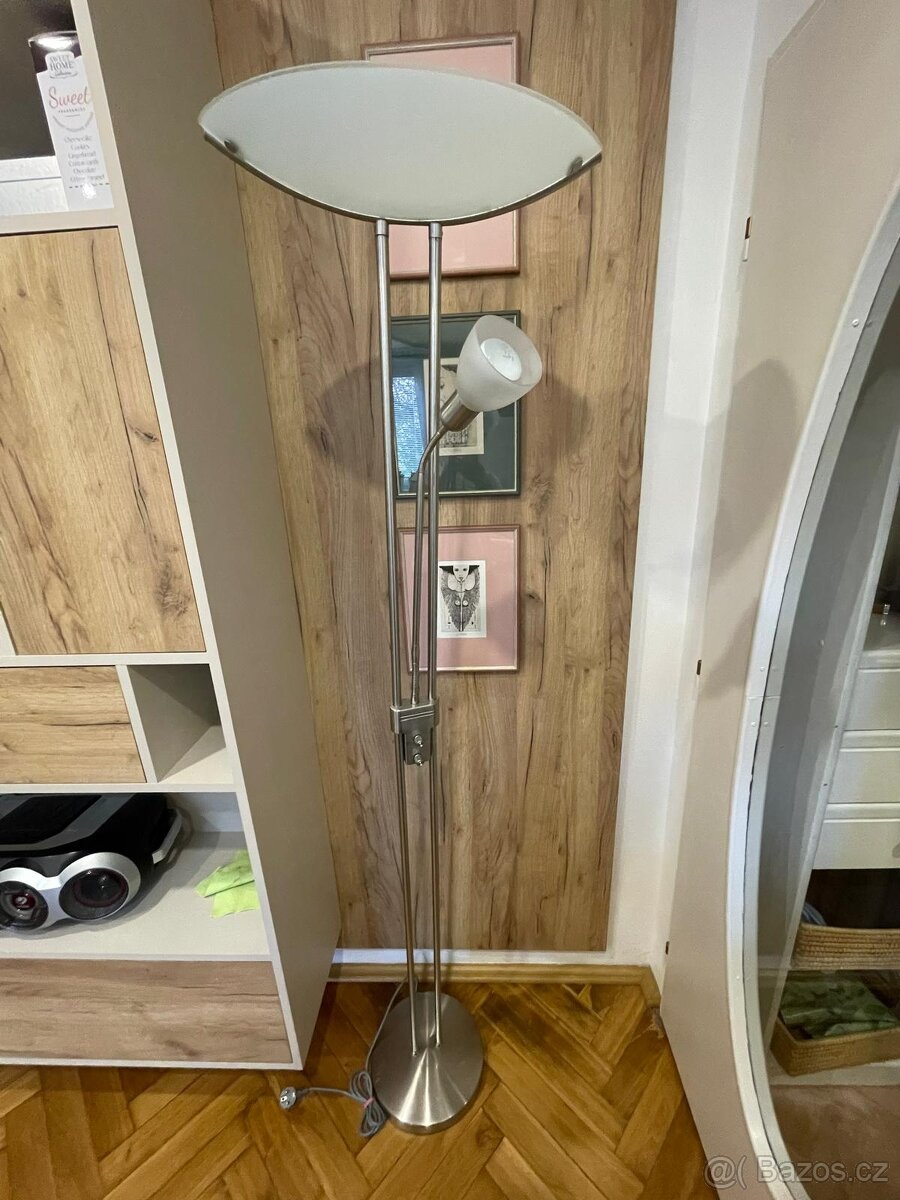 Stojací stmívatelná lampa (dvě světla)