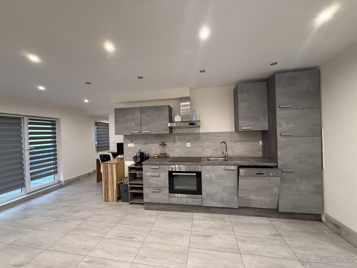 Pronájem RD 4+1 (150 m2), garáž, Brno-Tuřany