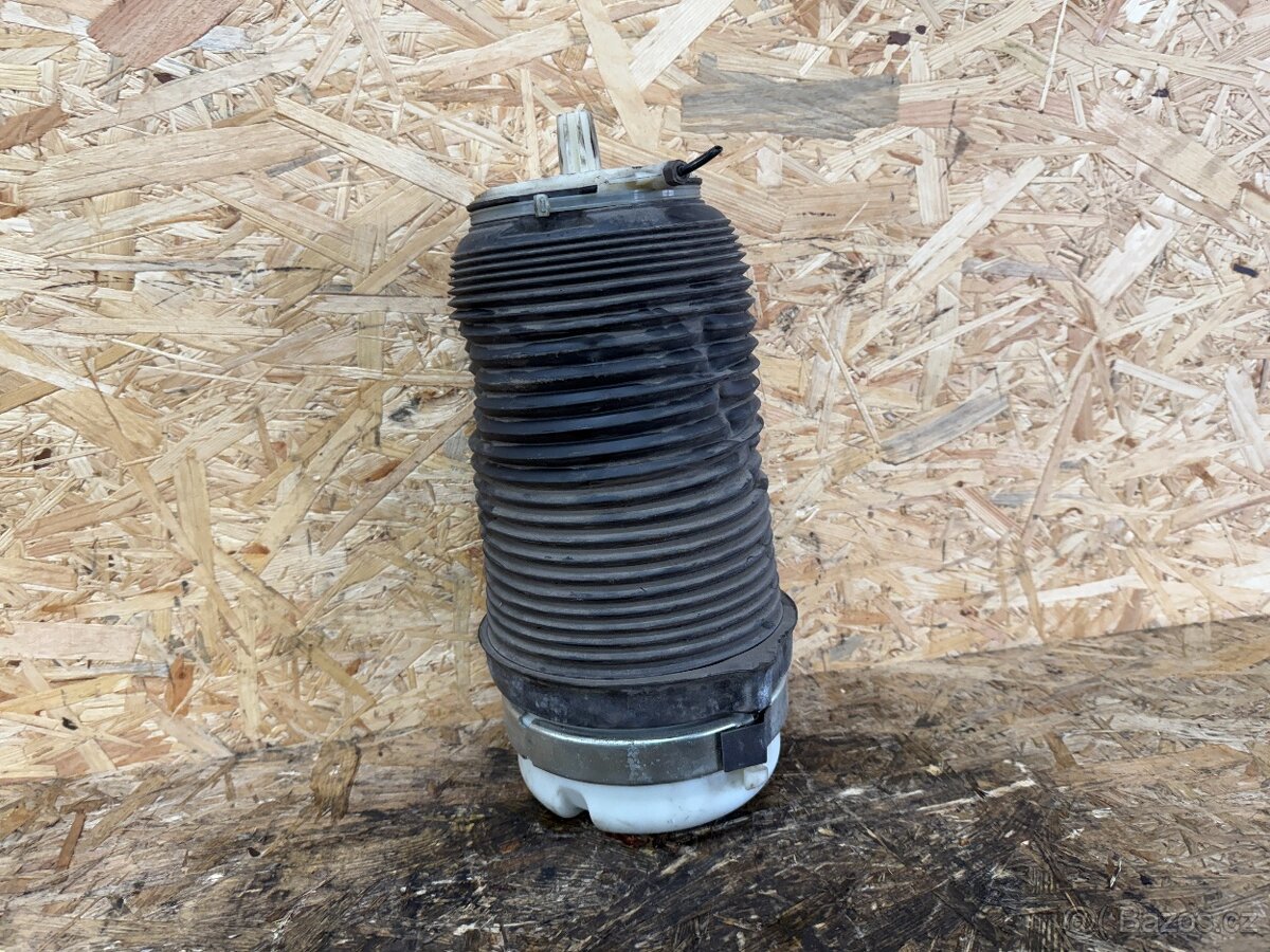 ZADNÍ MĚCH AUDI A6 4F