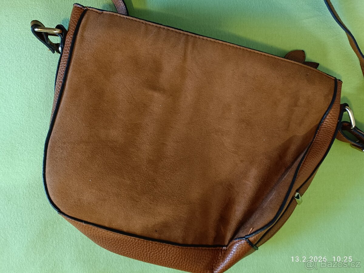 Prodám DÁMSKOU HNĚDOU KABELKU